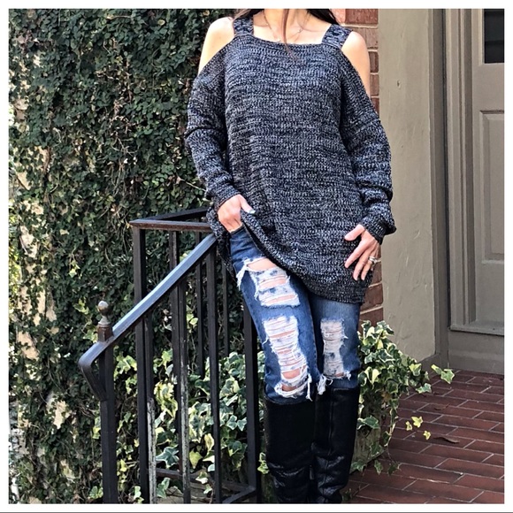 ✨LAST ONE ✨Loose fit cold shoulder pepper sweater - Picture 5 of 7